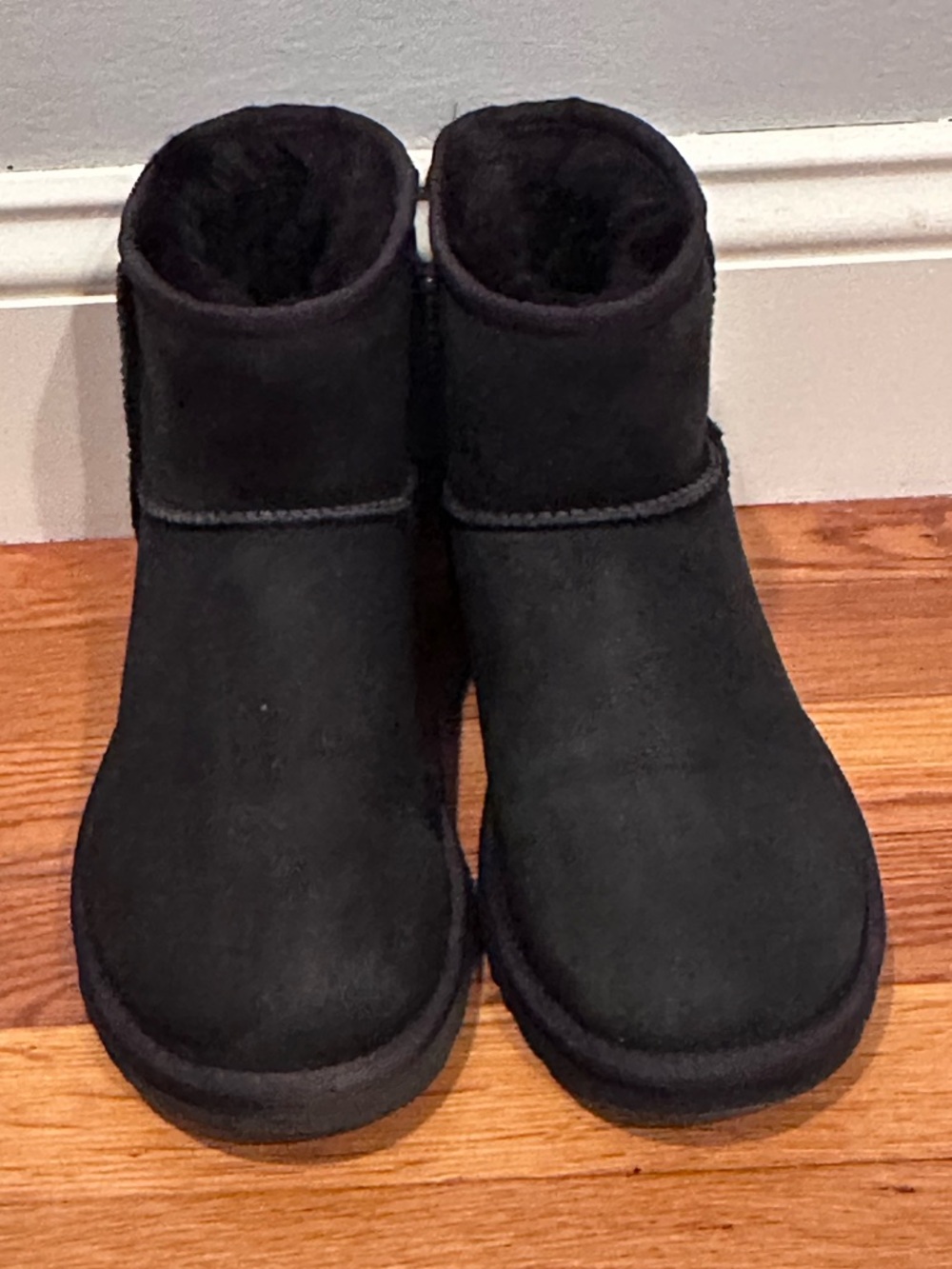 UGG Ladies' Classic Mini II Boot, Black, 7